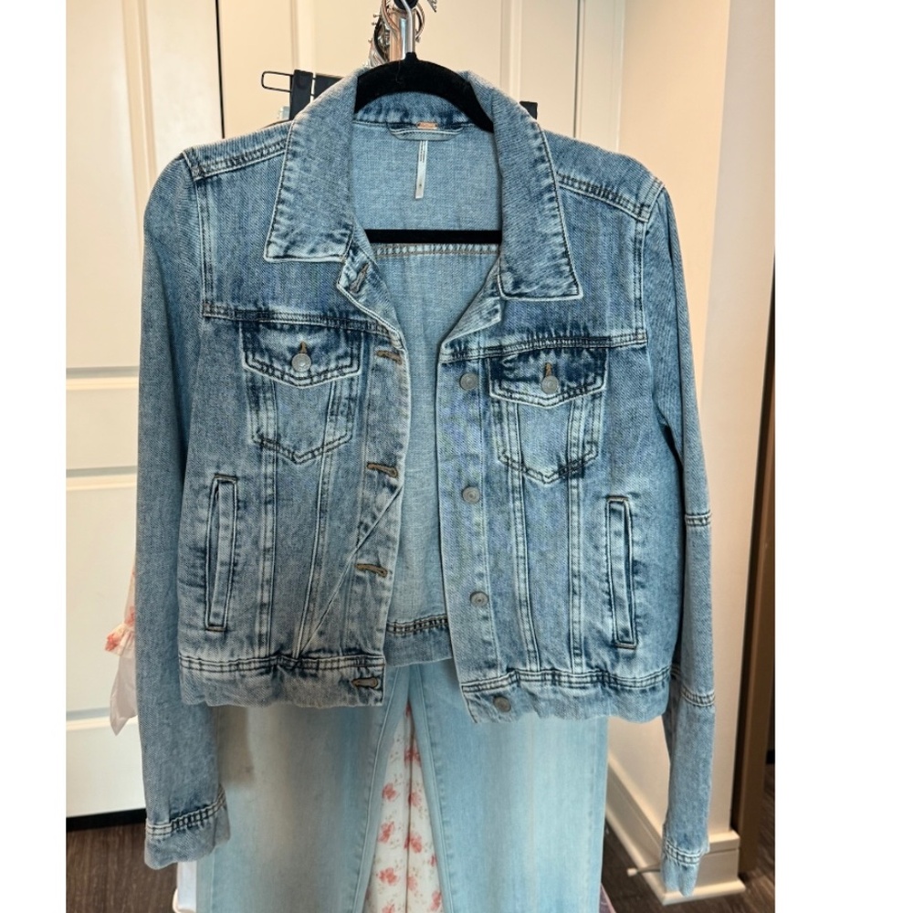 Free People Light Wash Denim Jean Jacket - Picture 7 of 15
